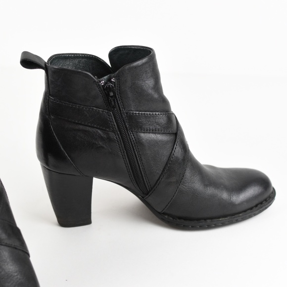 Born Black Leather booties with 3 inch heel - Picture 3 of 11